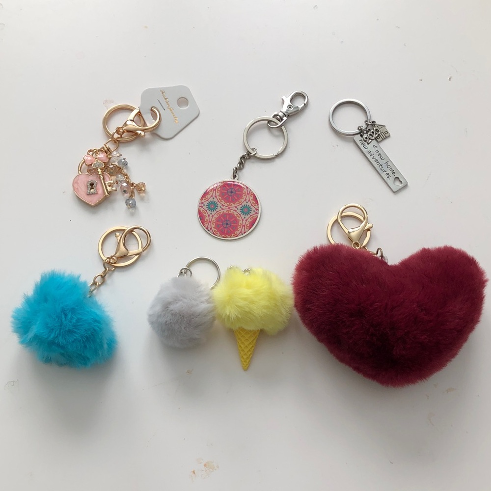 🧡 Choose From Size Key Chains